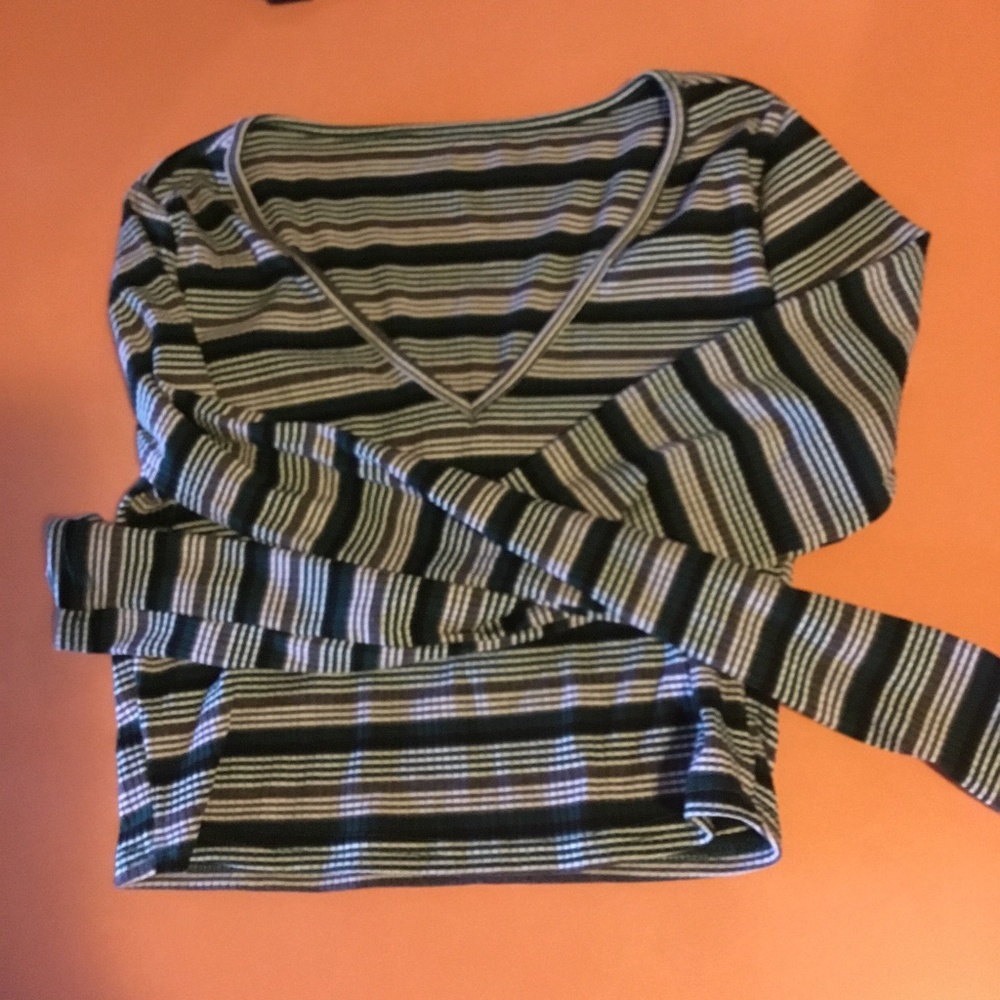 Green striped crop long sleeve shirt